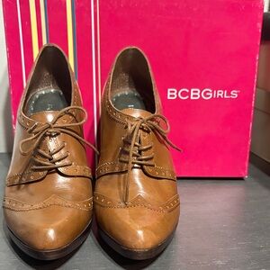 BCBGirls Tan Leather Lace-Up Shoes S8